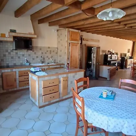 Maison De Famille Entiere, 4 Chambres, 10 Couchages, Piscine Selon Periode Casa de Férias *