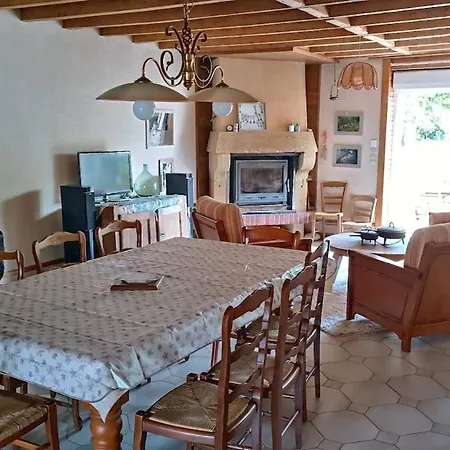 Maison De Famille Entiere, 4 Chambres, 10 Couchages, Piscine Selon Periode Casa de Férias Le Chesne (Ardennes)