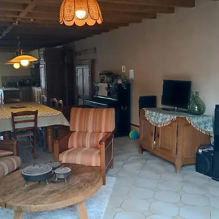 Casa de Férias Maison De Famille Entiere, 4 Chambres, 10 Couchages, Piscine Selon Periode *
