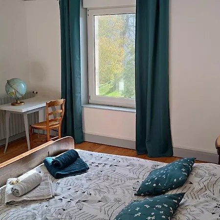 Maison De Famille Entiere, 4 Chambres, 10 Couchages, Piscine Selon Periode בית נופש Le Chesne (Ardennes)