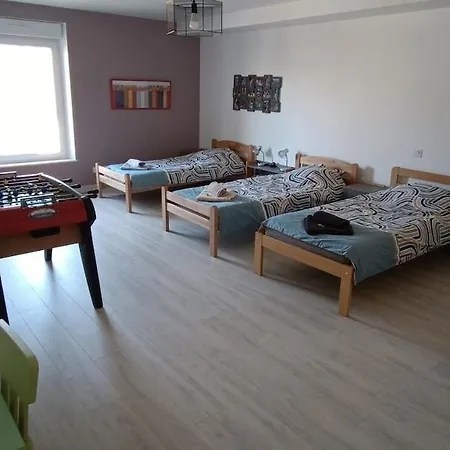 Maison De Famille Entiere, 4 Chambres, 10 Couchages, Piscine Selon Periode Casa de Férias *