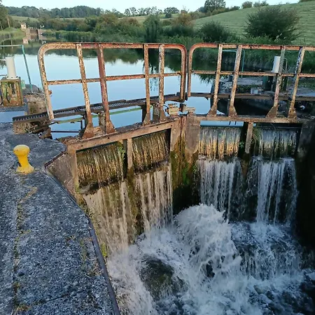 בית נופש Maison De Famille Entiere, 4 Chambres, 10 Couchages, Piscine Selon Periode Le Chesne (Ardennes)