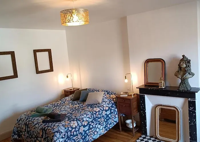 Maison De Famille Entiere, 4 Chambres, 10 Couchages, Piscine Selon Periode *