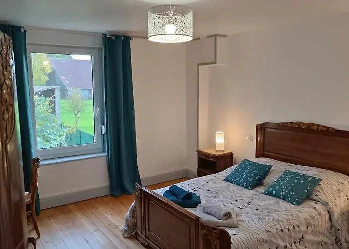 Maison De Famille Entiere, 4 Chambres, 10 Couchages, Piscine Selon Periode Le Chesne (Ardennes)