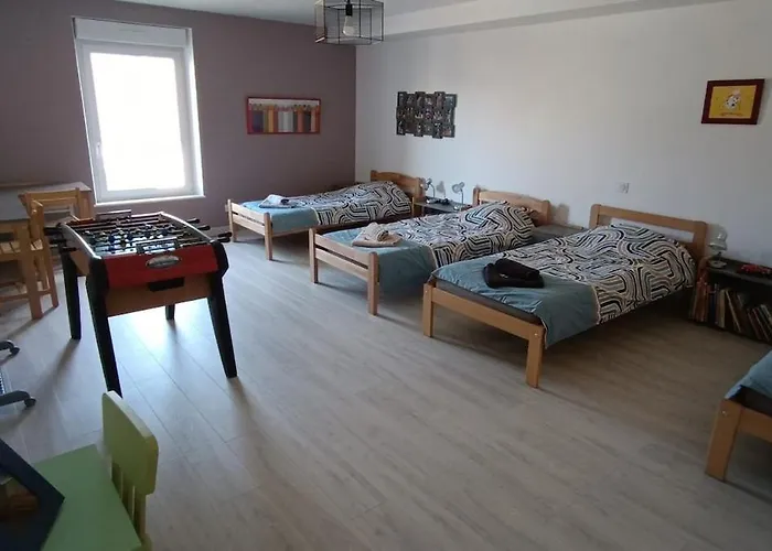 Maison De Famille Entiere, 4 Chambres, 10 Couchages, Piscine Selon Periode Feriehus *