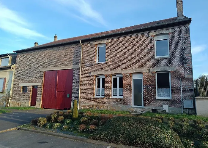 Maison De Famille Entiere, 4 Chambres, 10 Couchages, Piscine Selon Periode *