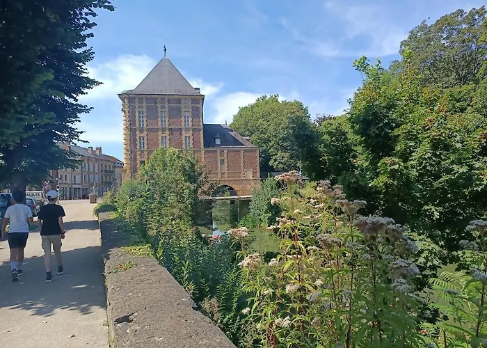 Maison De Famille Entiere, 4 Chambres, 10 Couchages, Piscine Selon Periode * Le Chesne (Ardennes)
